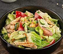 Салат с креветками и курицей