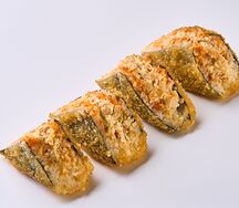 Жареный суши-сэндвич с лососем