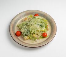 Салат Цезарь с курицей