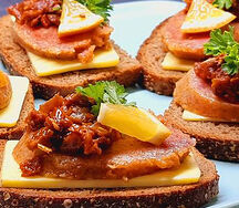 Брускетты с копченой икрой жереха
