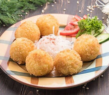 Картофельные шарики с мясом и овощами