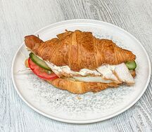 Круассан с курицей