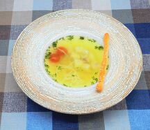 Куриный бульон с домашней лапшой