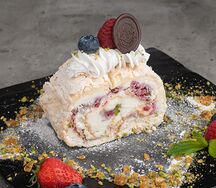 Меренговый рулет с фисташками