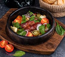 Кебаб из ягнёнка с кабачком и халуми