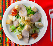 Салат Цезарь с курицей