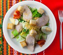 Салат Цезарь с курицей
