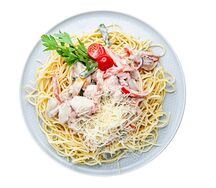 Спагетти с грудкой цыплёнка и овощами