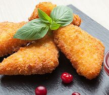 Ломтики жареного балканского сыра
