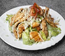 Салат Цезарь с курицей