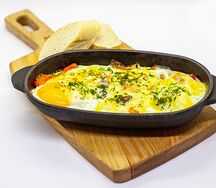 Яичница из печи с овощами