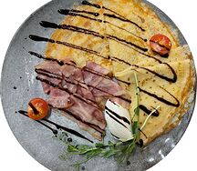 Блинчики с беконом и творожным сыром