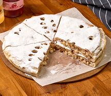 Пирог с яблоком и корицей