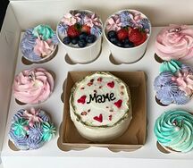 Набор Бенто торт и 6 капкейков и 2 Cake to go на день матери