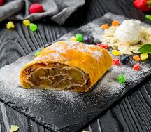 Штрудель яблочный с мороженным