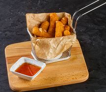 Сырные палочки с соусом