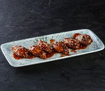 Куриные крылышки с соусом на выбор
