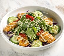 Салат с горячей курицей и вялеными томатами