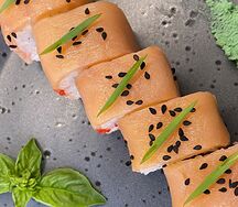 Ролл Филадельфия с лососем и огурцом