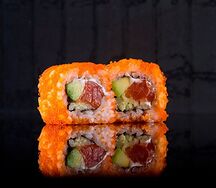 Ролл калифорнийский с лососем