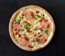 Пицца с ветчиной и брынзой