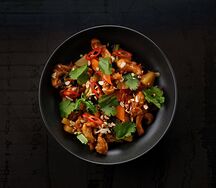 Курица в кисло-сладком соусе с ананасами