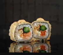 Кранч ролл с лососем и угрем