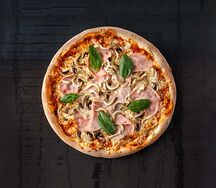 Пицца с ветчиной и грибами