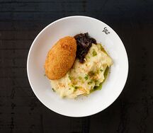 Котлета по-киевски с картофельным пюре