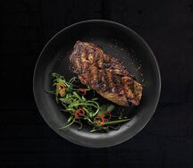 Стейк из мраморной говядины на гриле