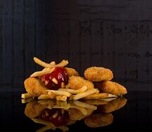 Наггетсы куриные с картофелем фри