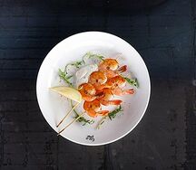 Шашлычки из креветок на гриле