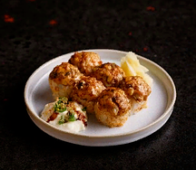 Ролл запеченный угорь и страчателла