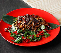 Лапша с карамельной говядиной