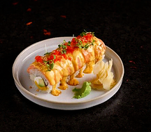 Ролл запечённый лосось с манго