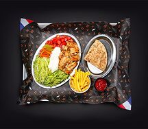 Шаверма на тарелке с курицей