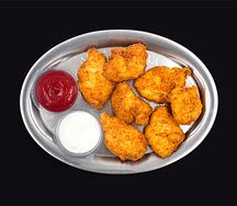 Домашние наггетсы с кетчупом и чесночным соусом