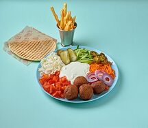 Фалафель на тарелке