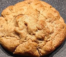 Печенье с молочным шоколадом и грецким орехом