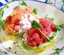 Авокадо с тартаром из тунца и лосося