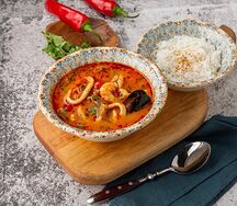 Том ям с морепродуктами