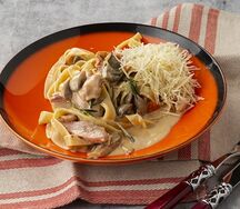 Карбонара с копченой курицей и грибами