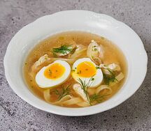 Куриный бульон с лапшой