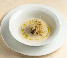 Крем-суп из корнеплодов с тартаром из копченого ростбифа