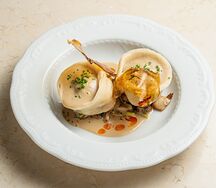 Тортеллини с олениной в соусе сливочный демиглас