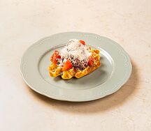 Картофельная вафля с тартаром из оленины