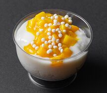 Сладкий рис с манго и кокосовым соусом