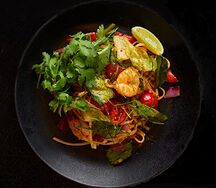 Вок с морепродуктами с соусом свит чили