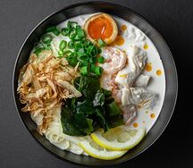 Сливочный рамен с морепродуктами