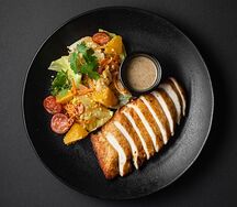 Куриная грудка с японским салатом